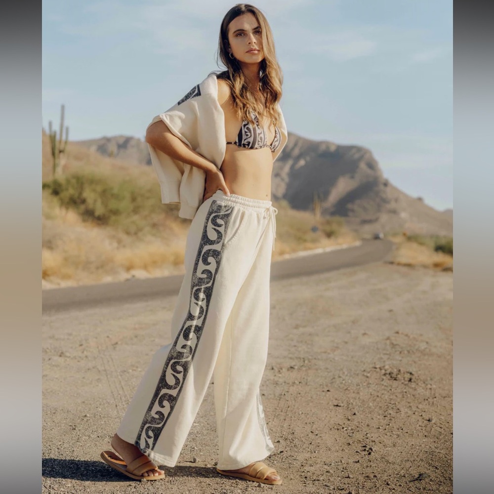Billabong Cream and Black Sun Wave Sweatpants